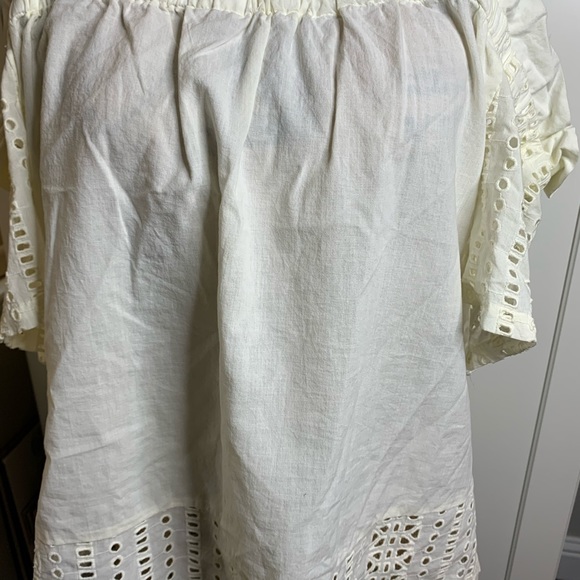 NWOT Vince Camuto Eyelet Cold Shoulder Blouse - Picture 5 of 15